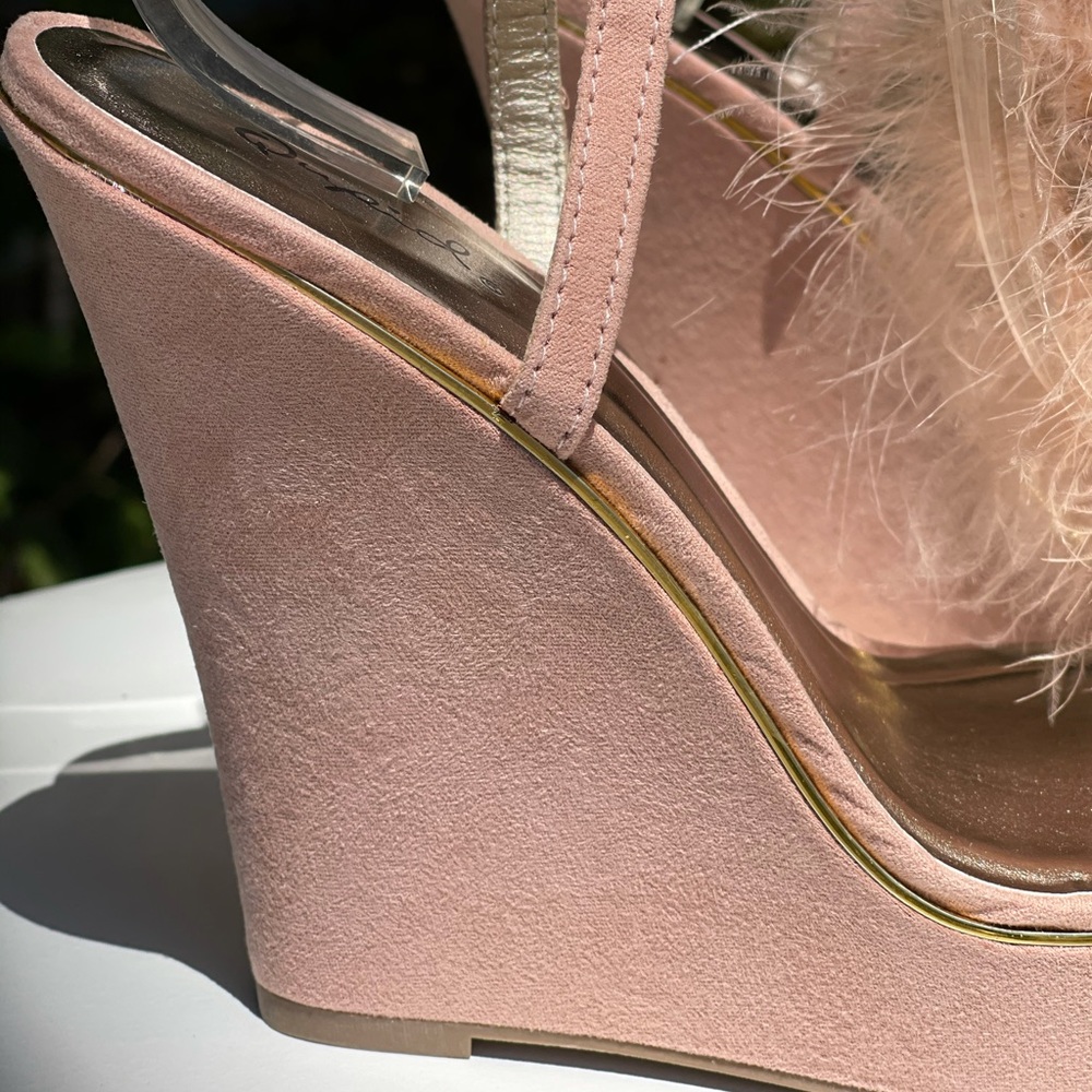 Last Chance Qupid Pink Suede Feather T-strap Ankle Strap Platform Wedge Sandal - Picture 10 of 11